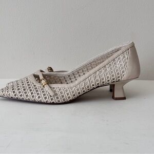 Franco Sarto Janessa Kitten Heel White Wmn's Pumps, Sz 7.5 Preowned. Perfect con